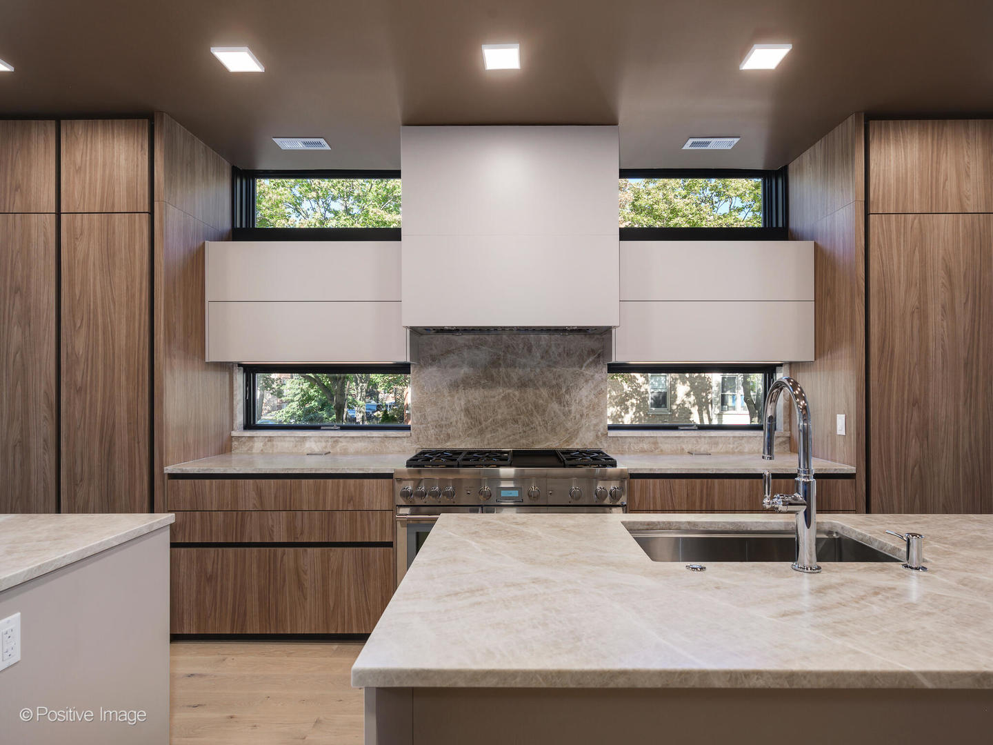 825 N Leavitt Street