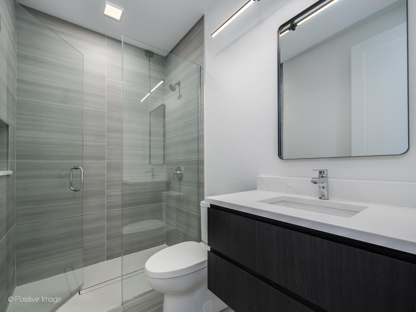 825 N Leavitt Street