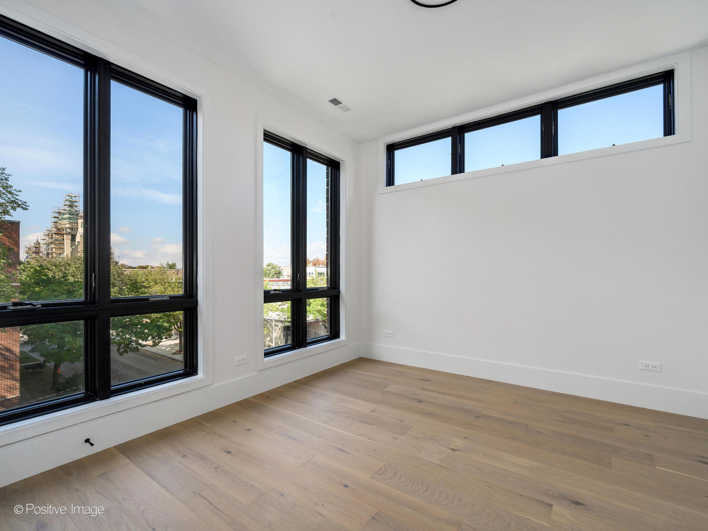 825 N Leavitt Street