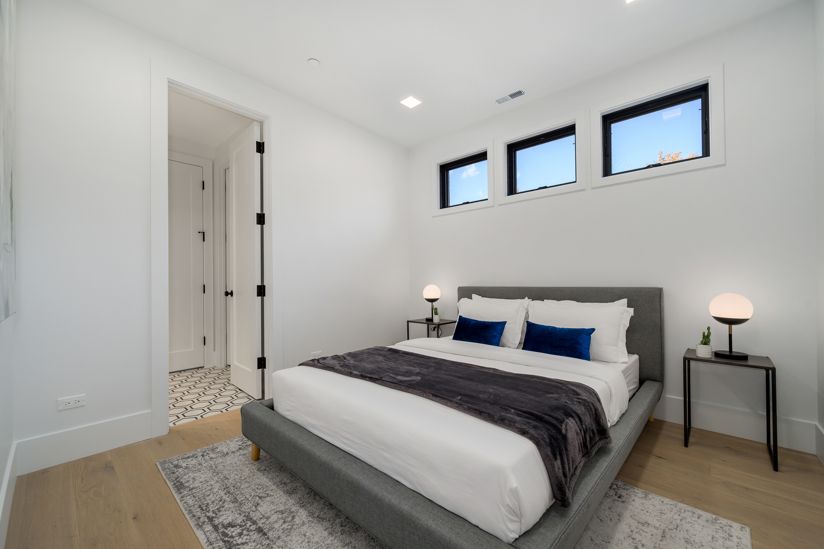 825 N Leavitt Street