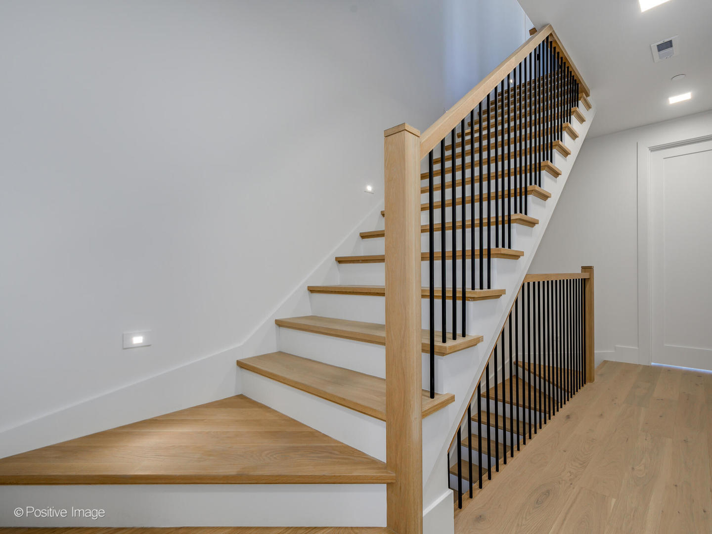 825 N Leavitt Street