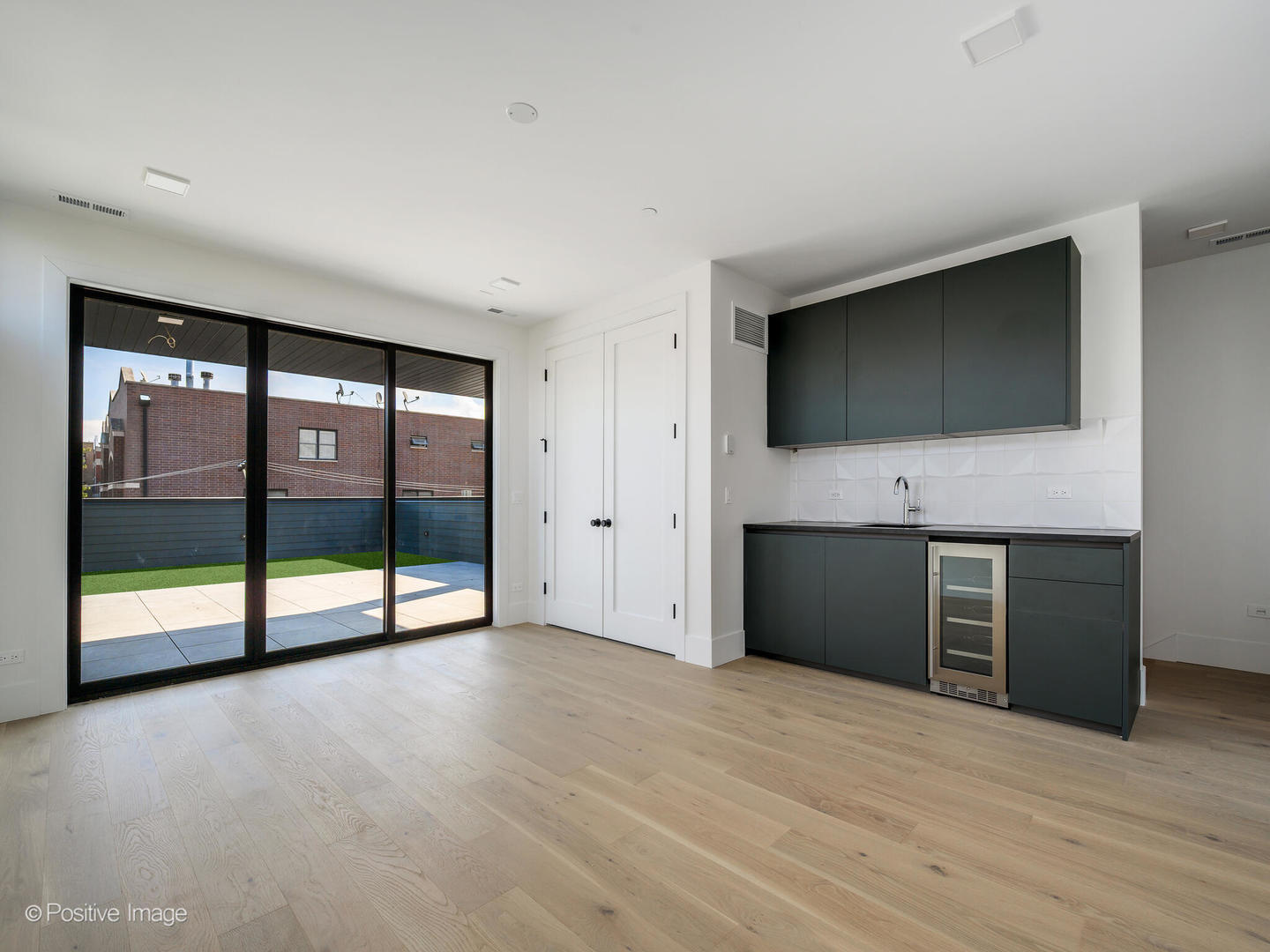 825 N Leavitt Street