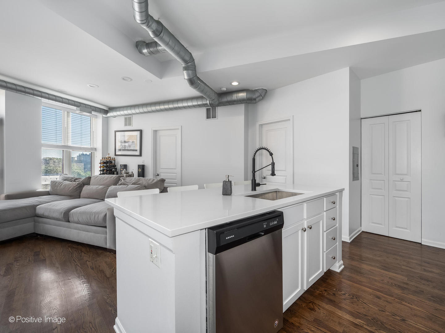 1645 W School Street Unit: 418