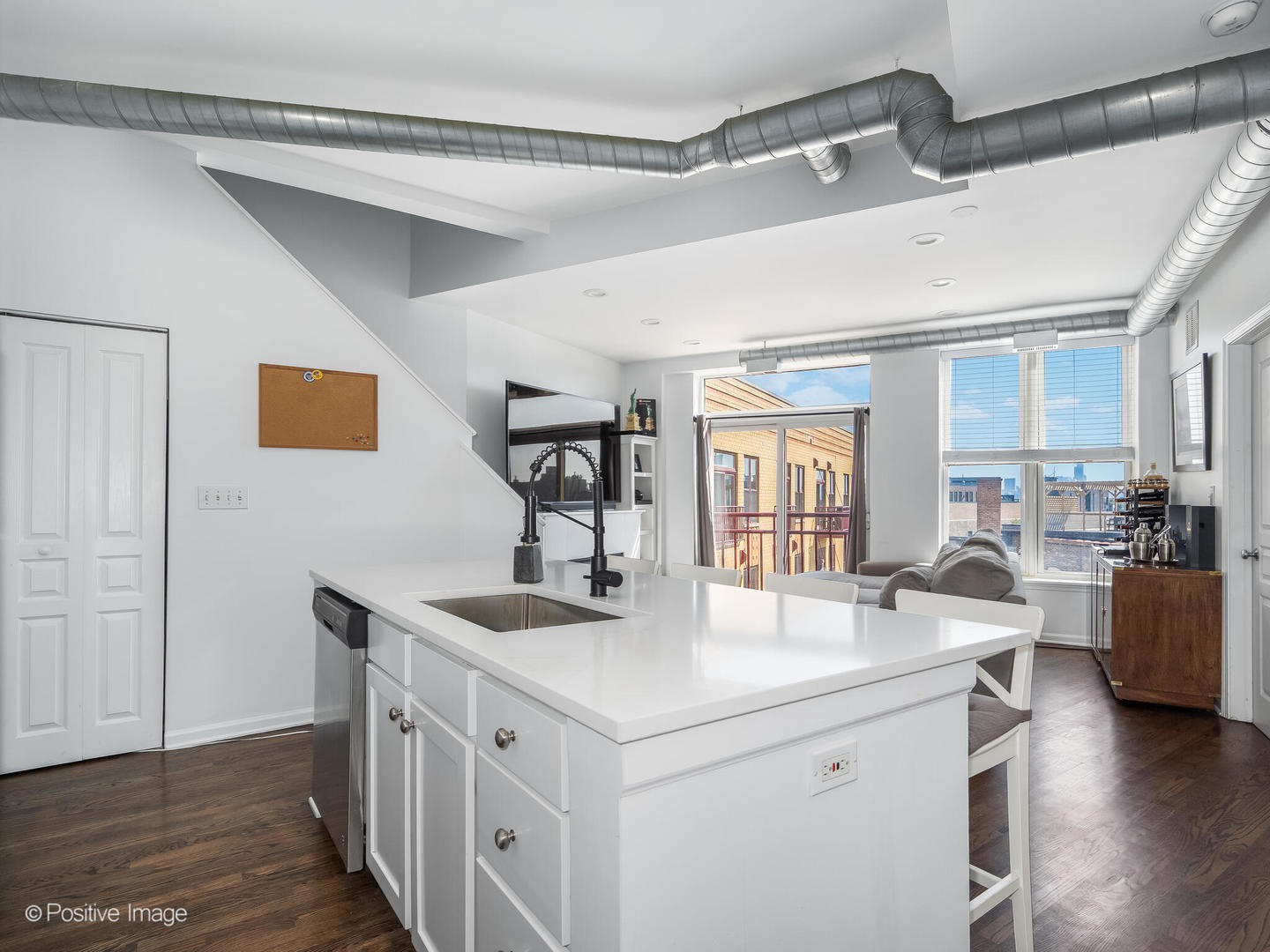 1645 W School Street Unit: 418