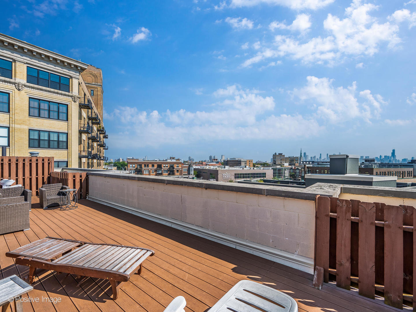 1645 W School Street Unit: 418