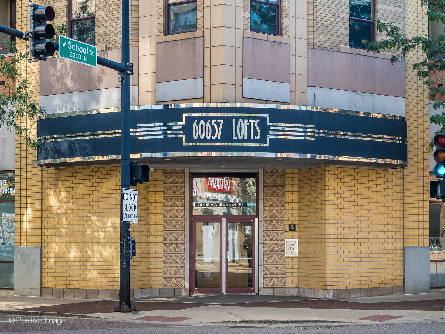 1645 W School Street Unit: 418