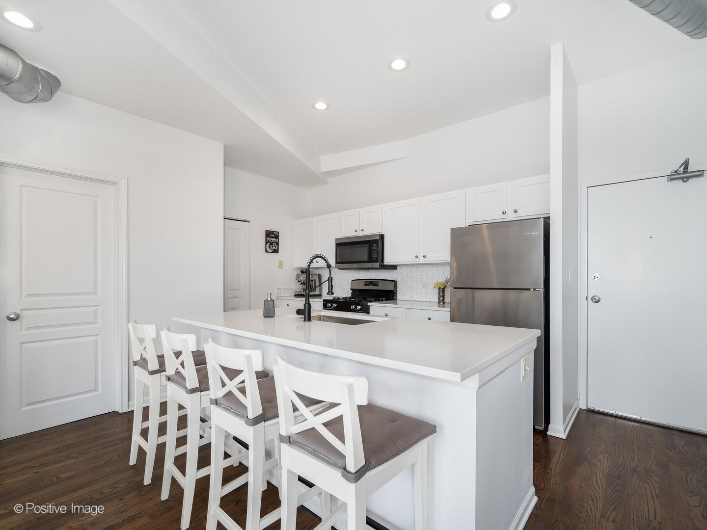 1645 W School Street Unit: 418