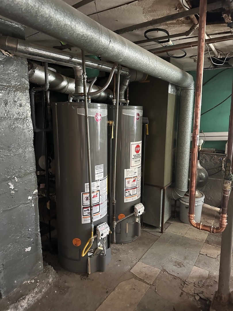 2712 N Oak Park Avenue