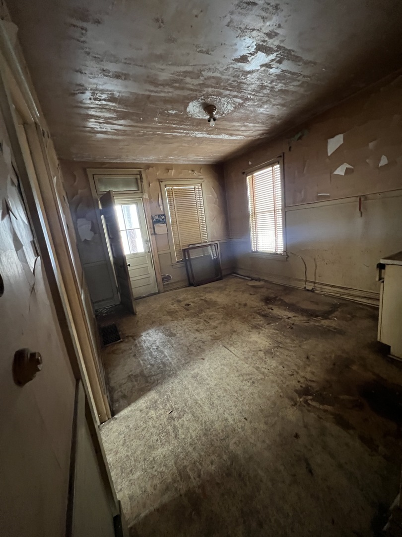 2309 N Springfield Avenue