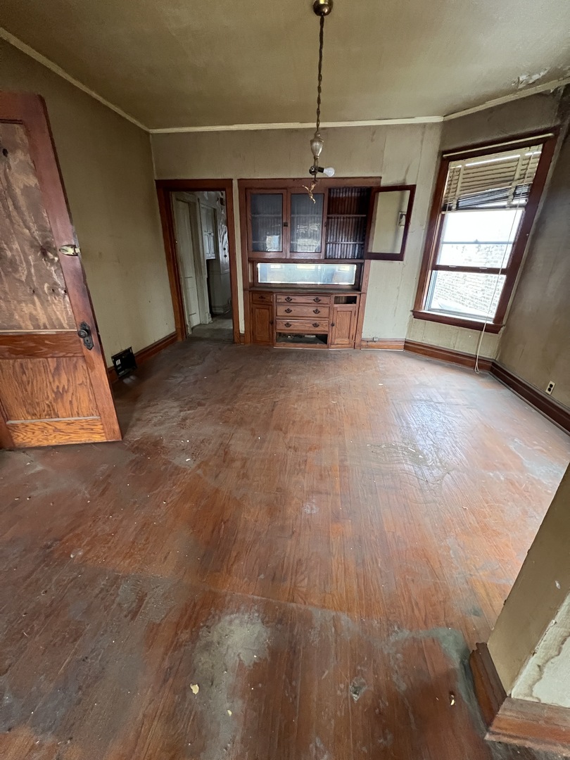 2309 N Springfield Avenue