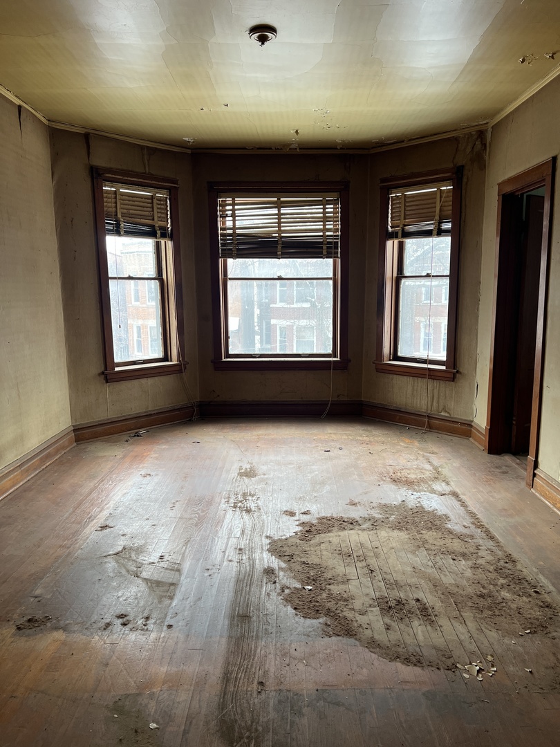 2309 N Springfield Avenue