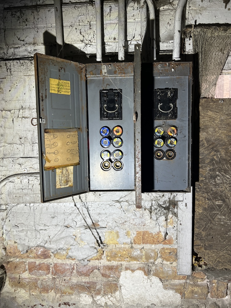 2309 N Springfield Avenue