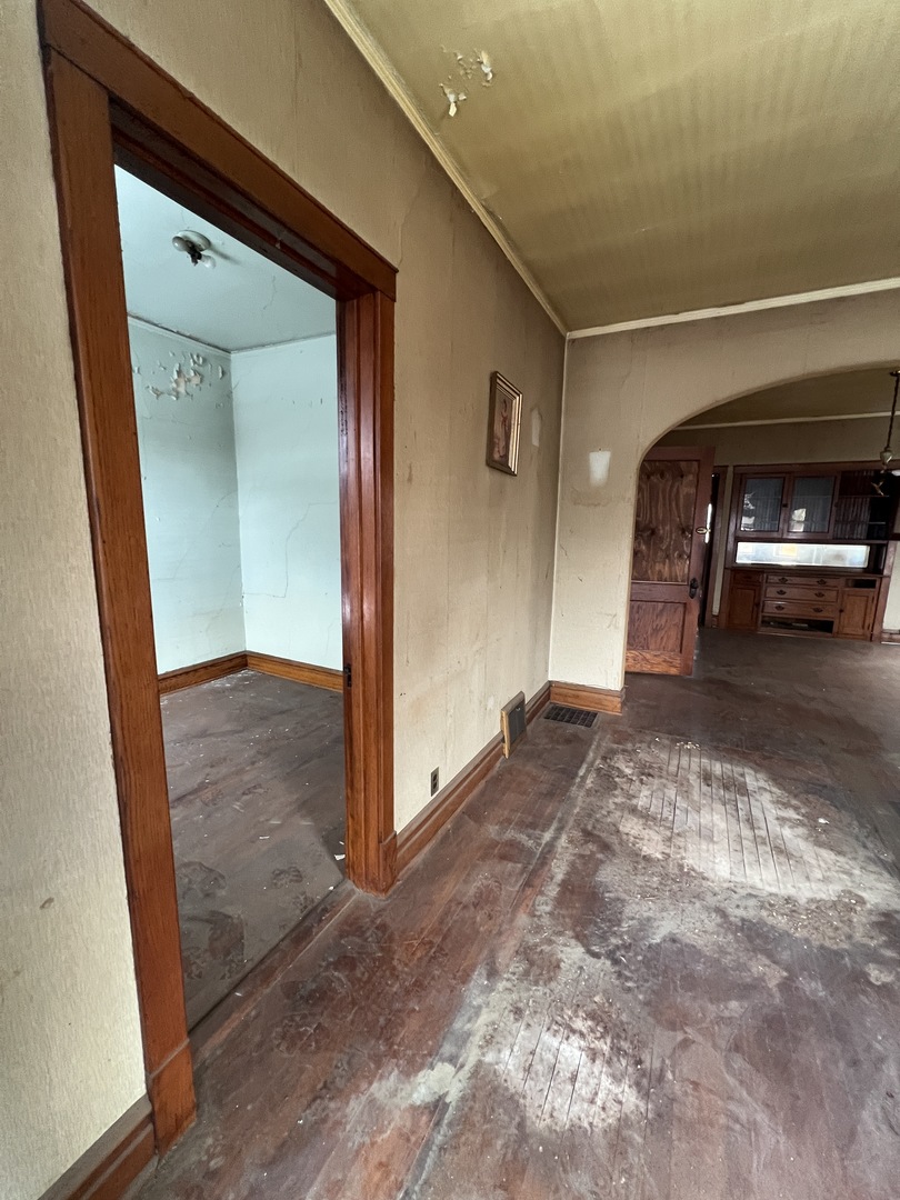 2309 N Springfield Avenue