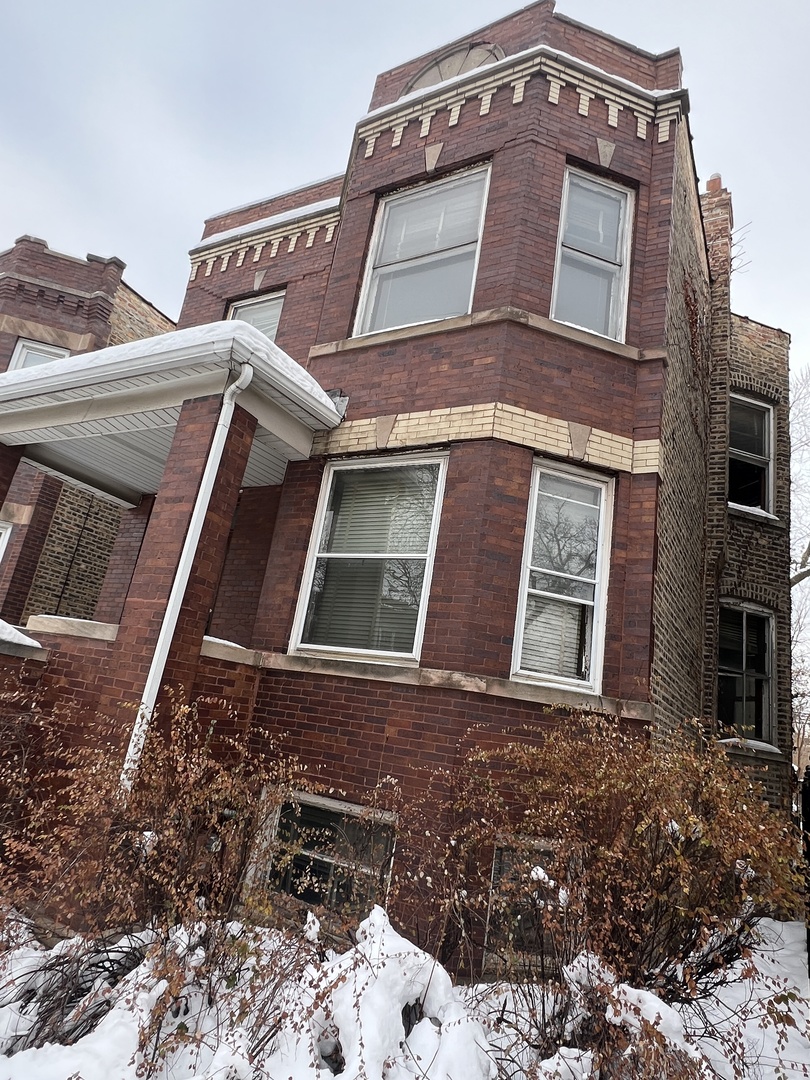 2309 N Springfield Avenue