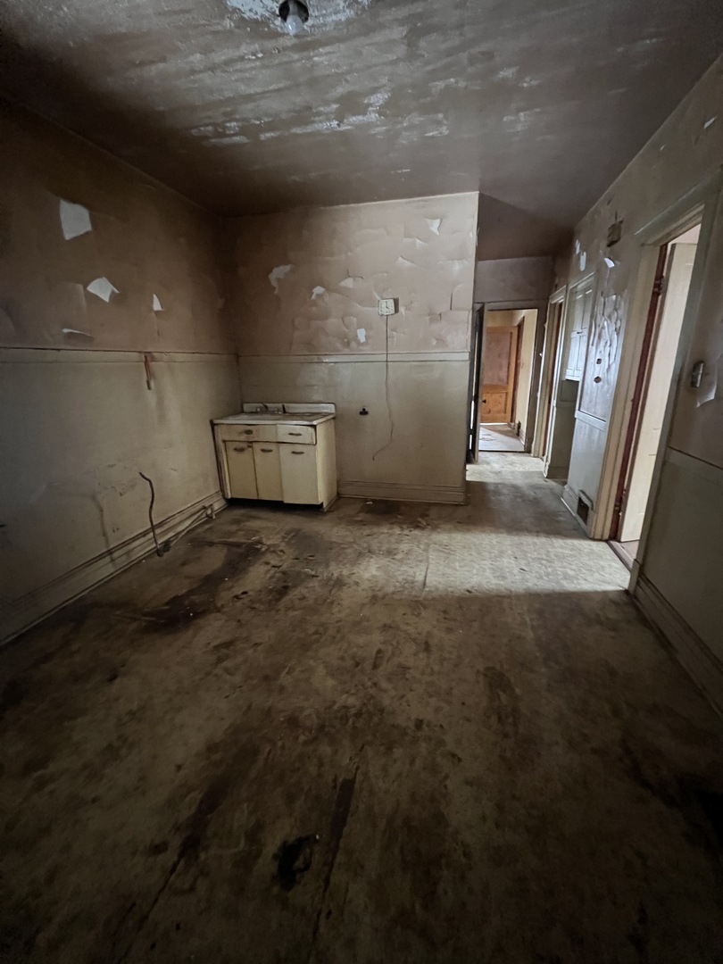 2309 N Springfield Avenue