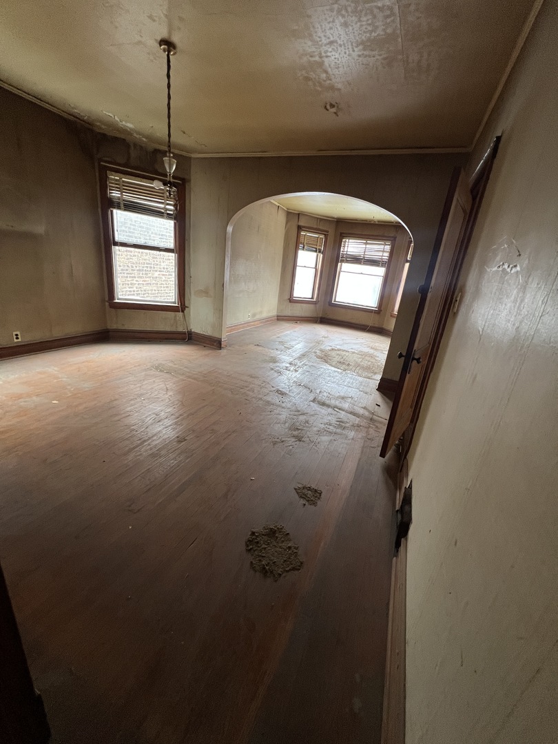 2309 N Springfield Avenue