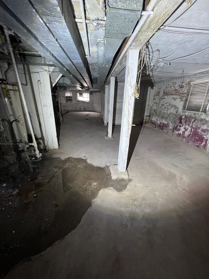 2309 N Springfield Avenue