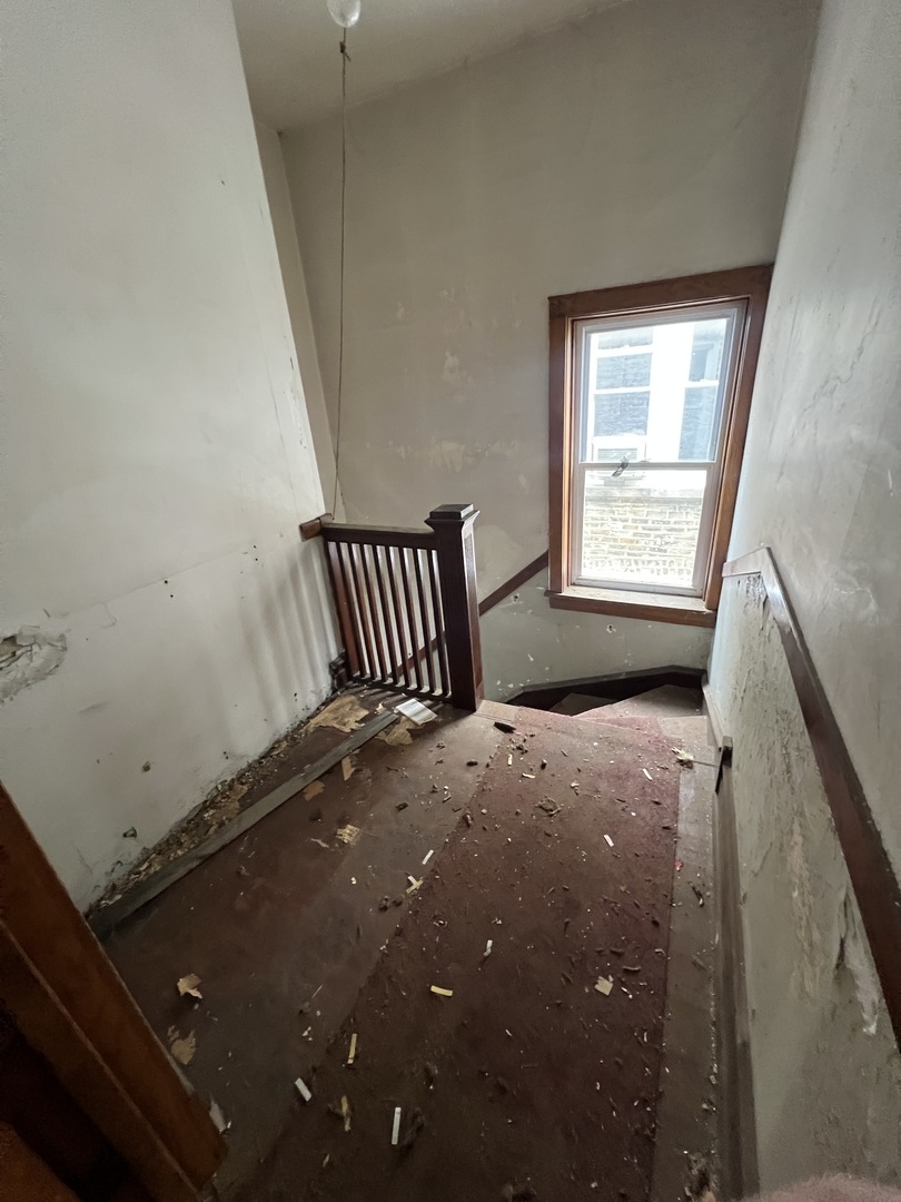 2309 N Springfield Avenue