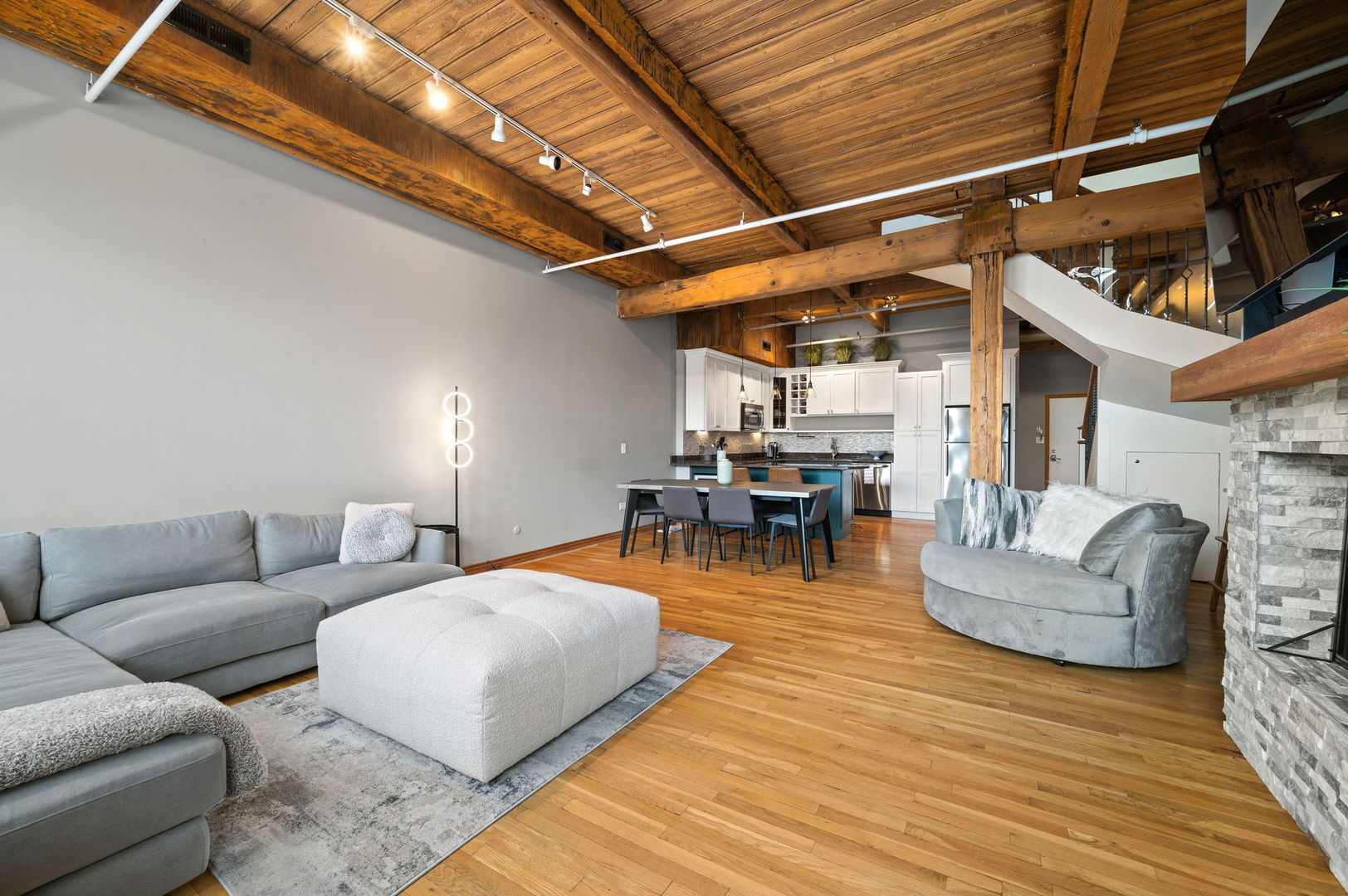 1101 W Armitage Avenue Unit: 204