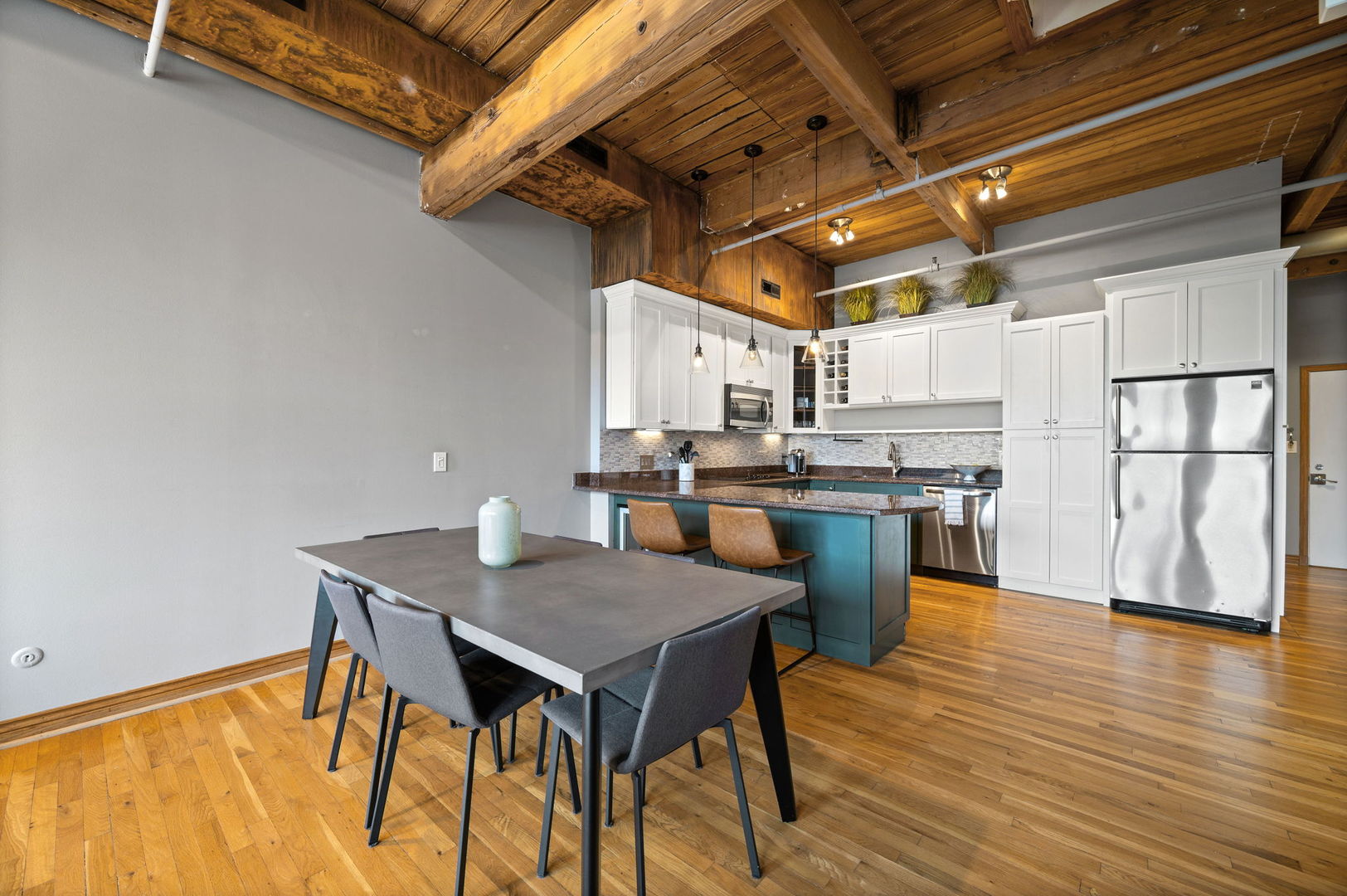 1101 W Armitage Avenue Unit: 204