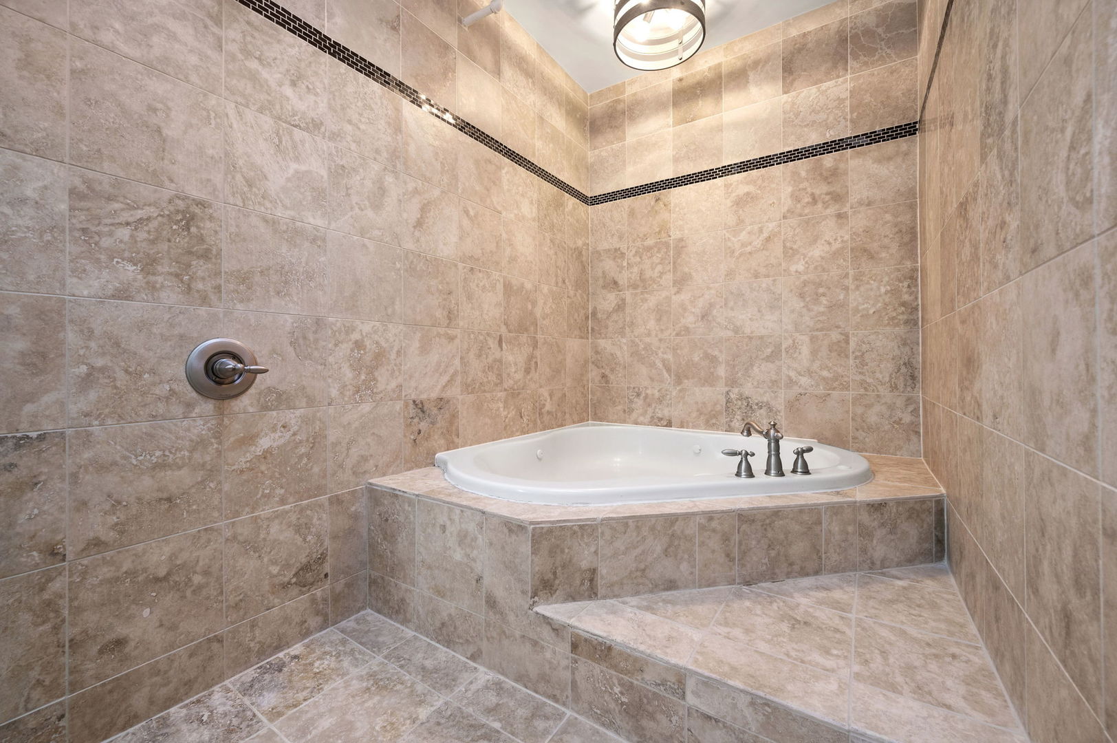 1101 W Armitage Avenue Unit: 204