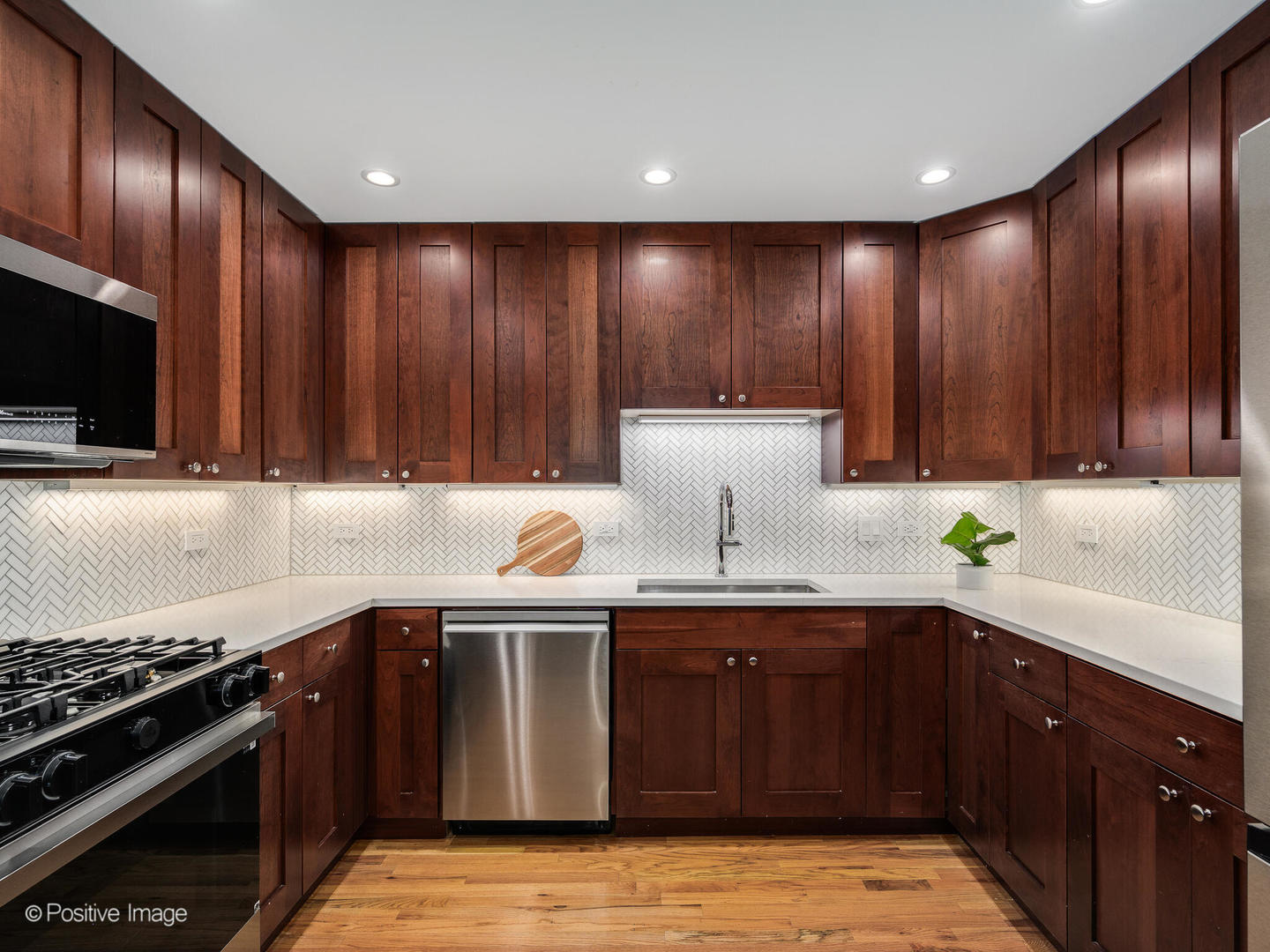 657 W Fulton Street Unit: 708