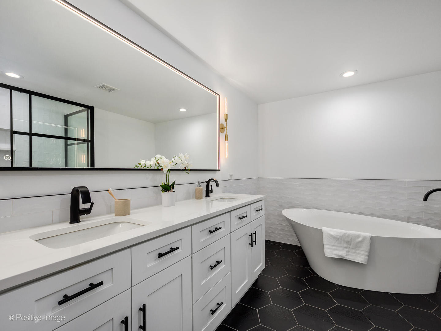 657 W Fulton Street Unit: 708