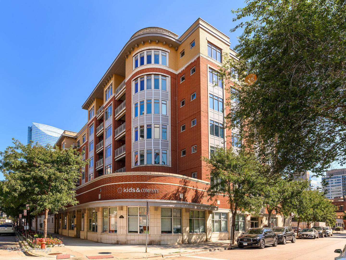 657 W Fulton Street Unit: 708
