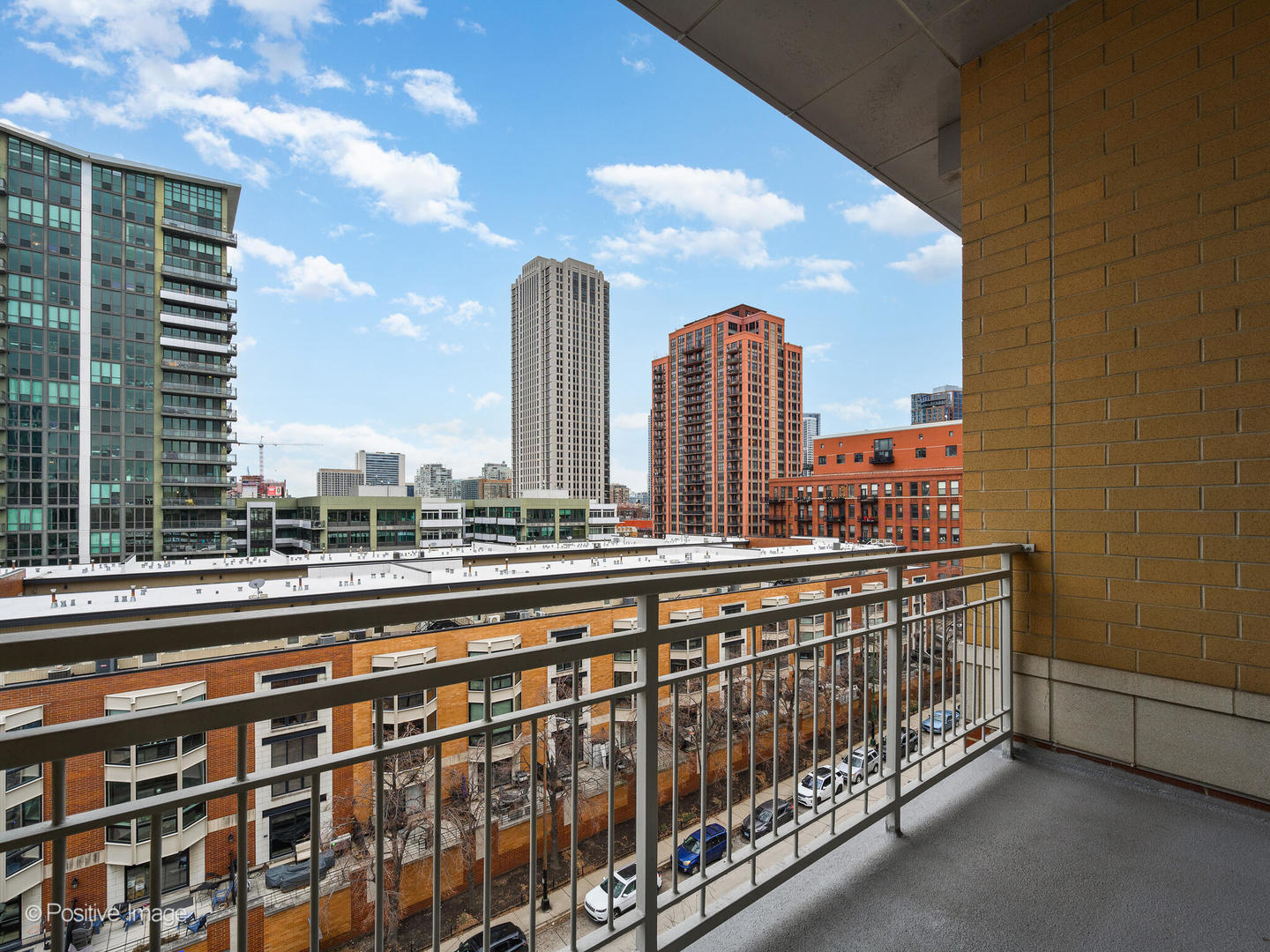 657 W Fulton Street Unit: 708
