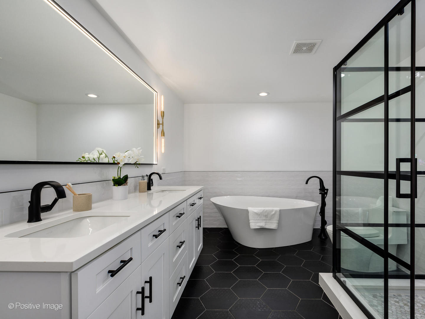 657 W Fulton Street Unit: 708