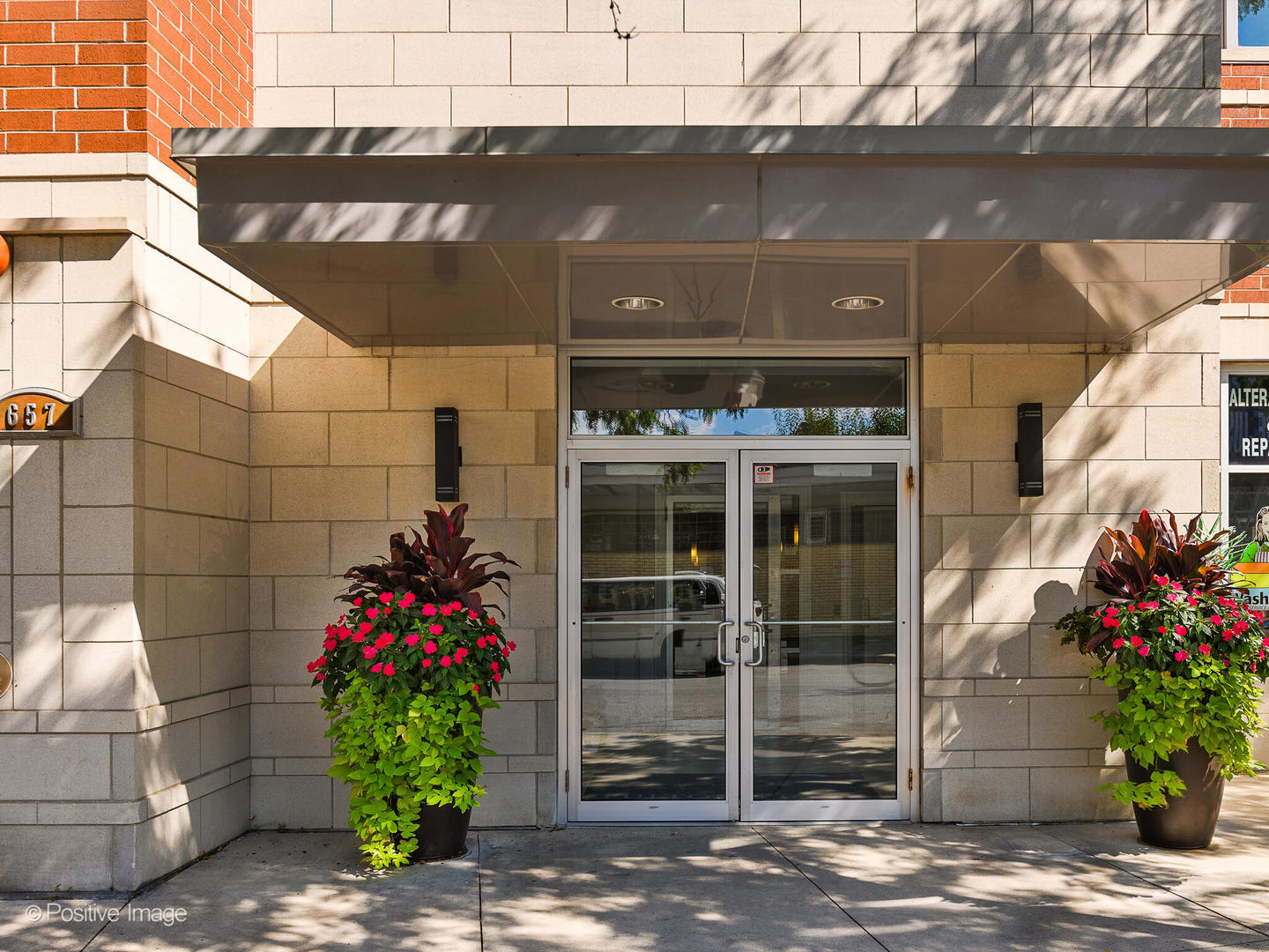 657 W Fulton Street Unit: 708