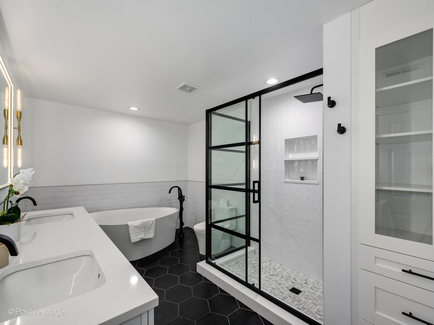 657 W Fulton Street Unit: 708