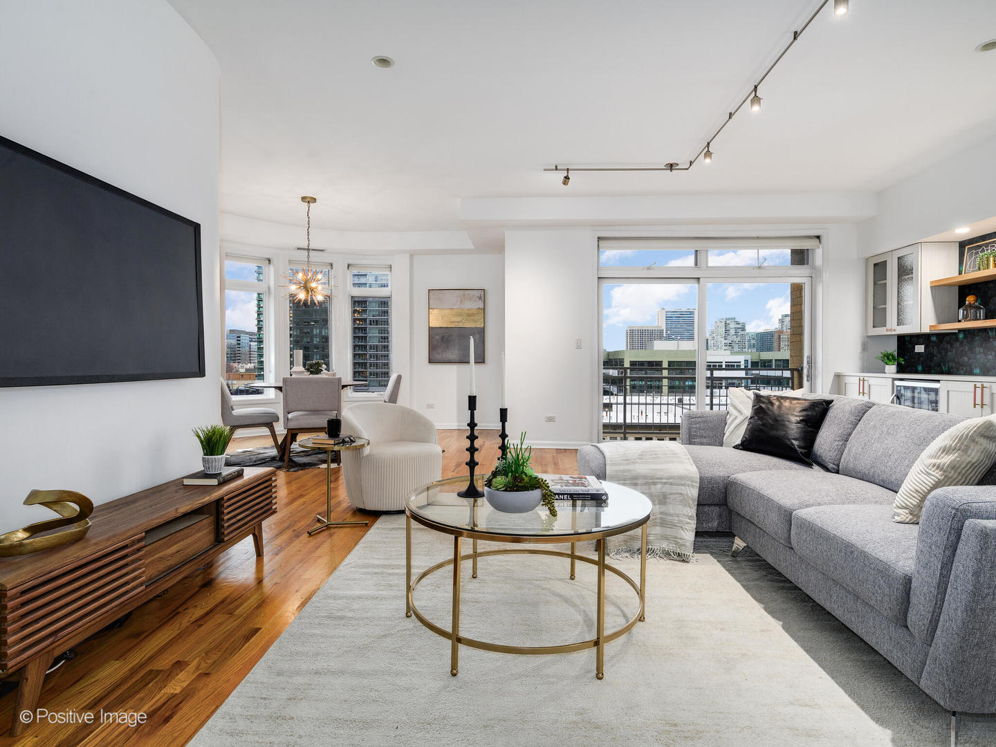 657 W Fulton Street Unit: 708