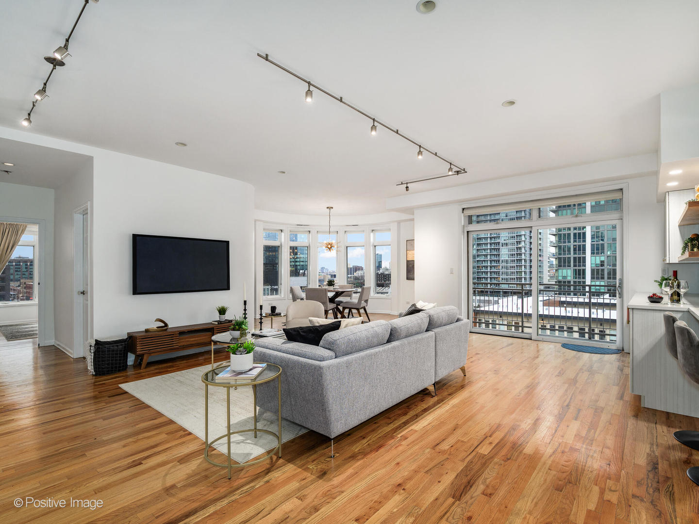 657 W Fulton Street Unit: 708