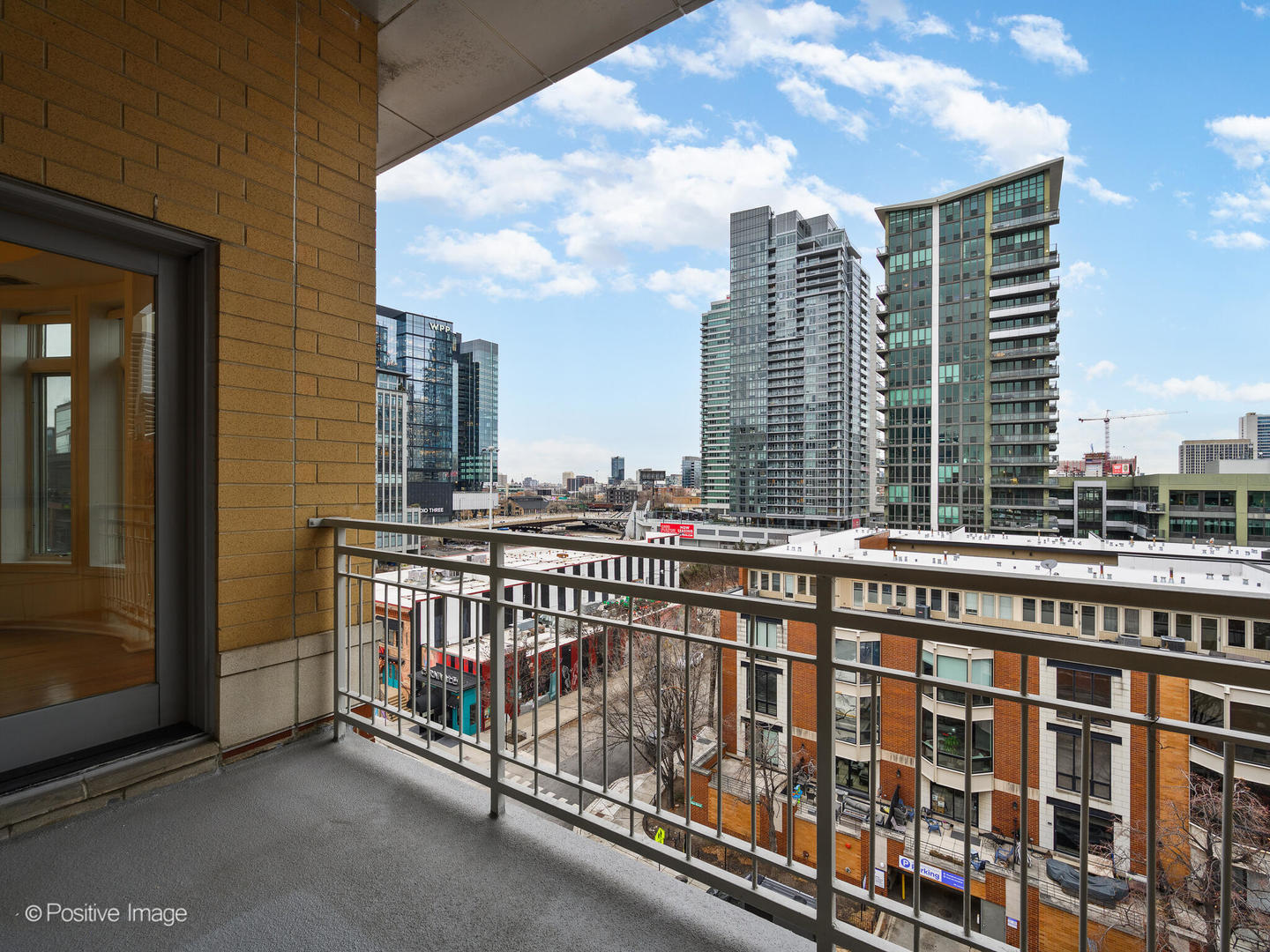 657 W Fulton Street Unit: 708