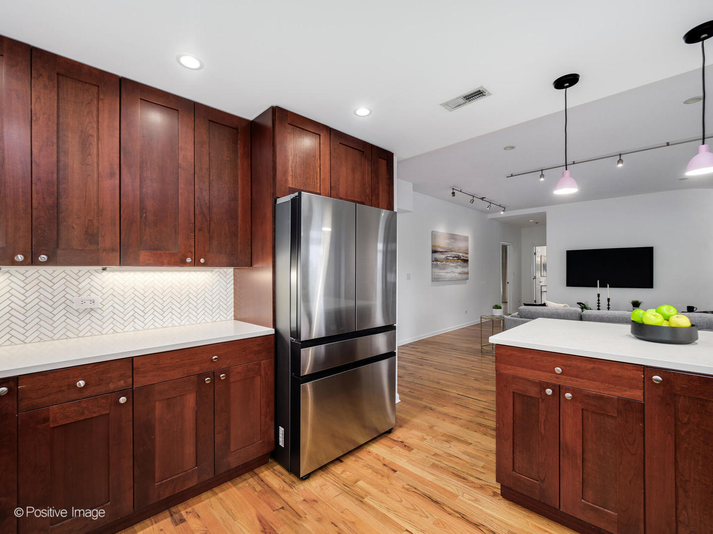 657 W Fulton Street Unit: 708