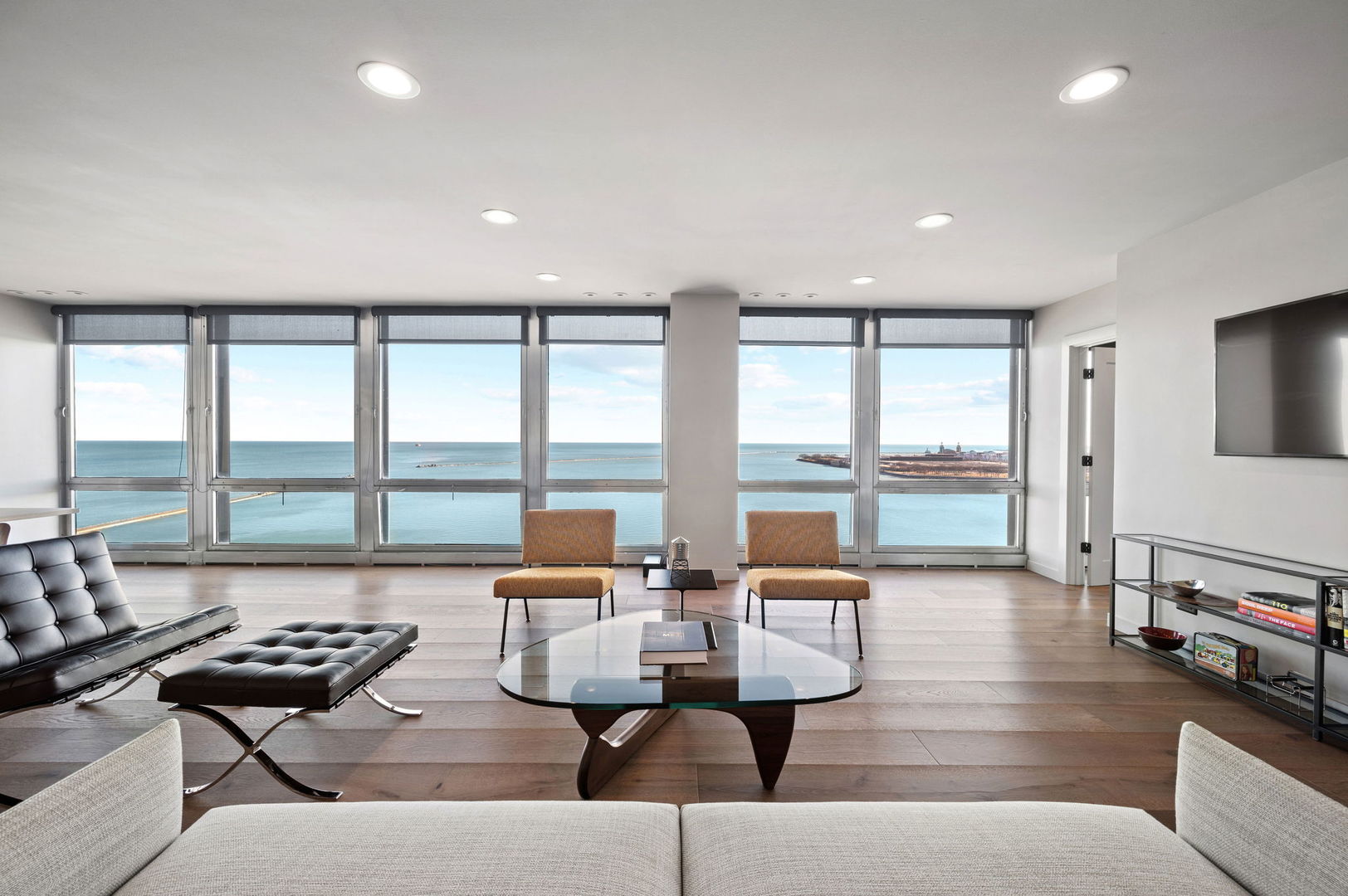 880 N LAKE SHORE Drive Unit: 14CD