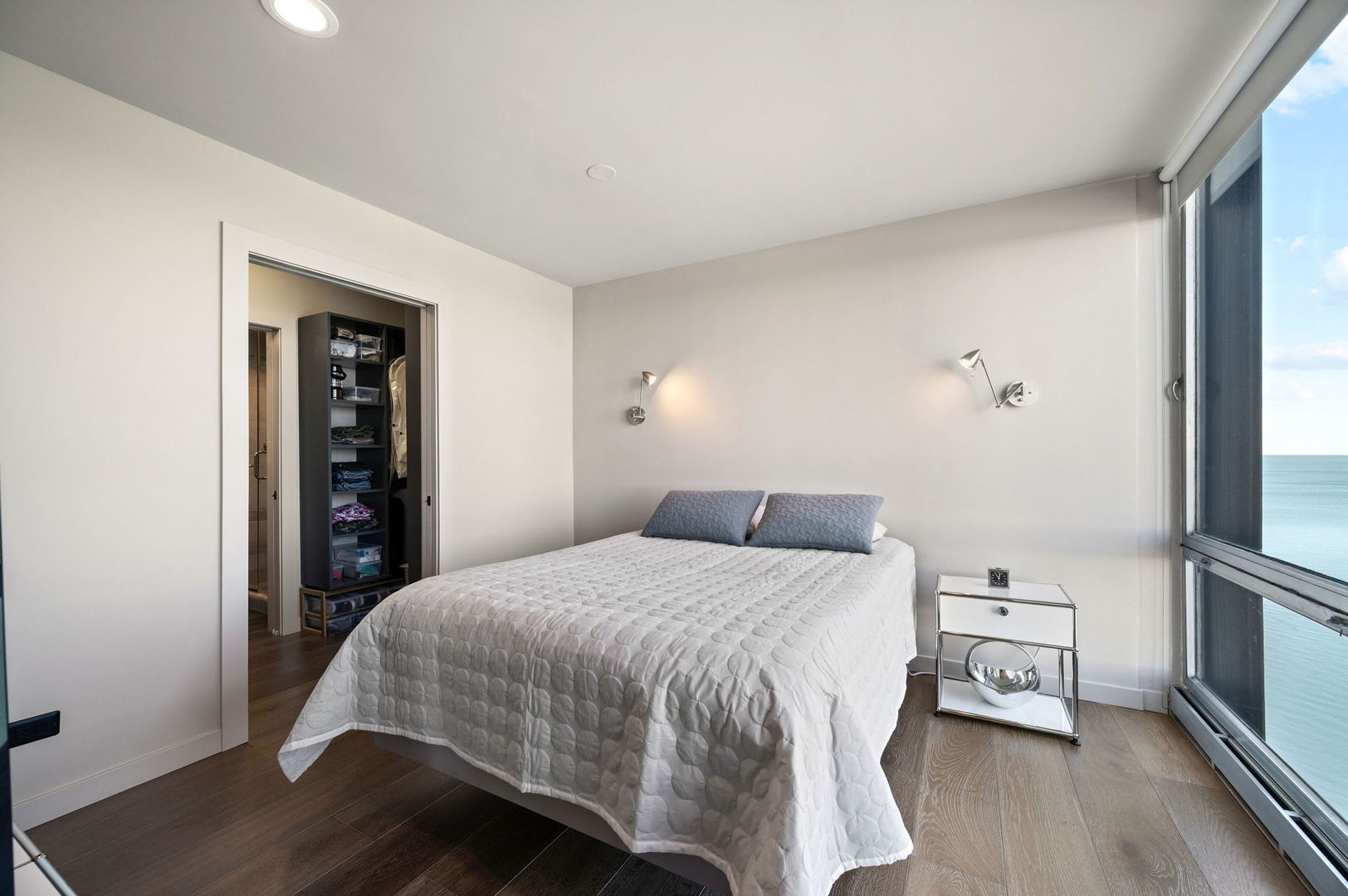 880 N LAKE SHORE Drive Unit: 14CD