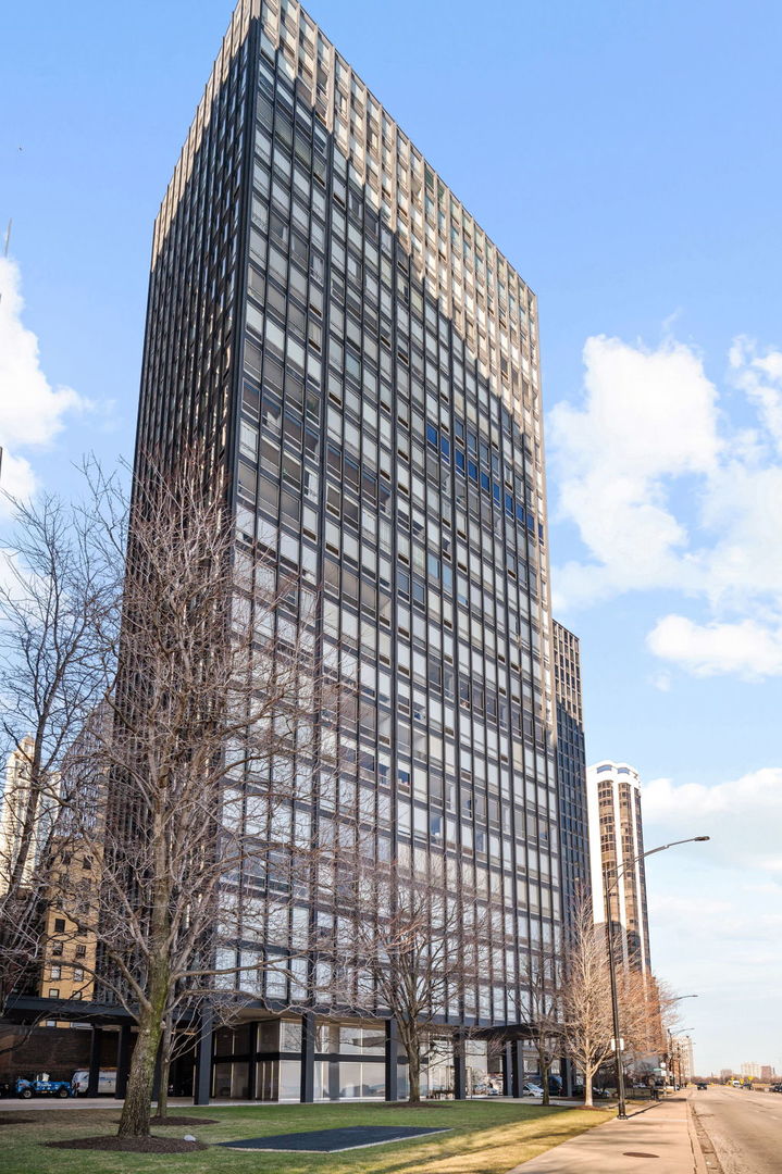 880 N LAKE SHORE Drive Unit: 14CD