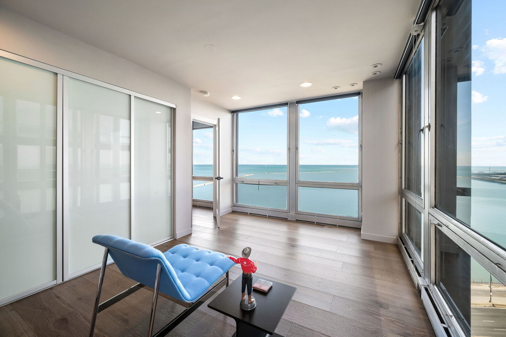 880 N LAKE SHORE Drive Unit: 14CD