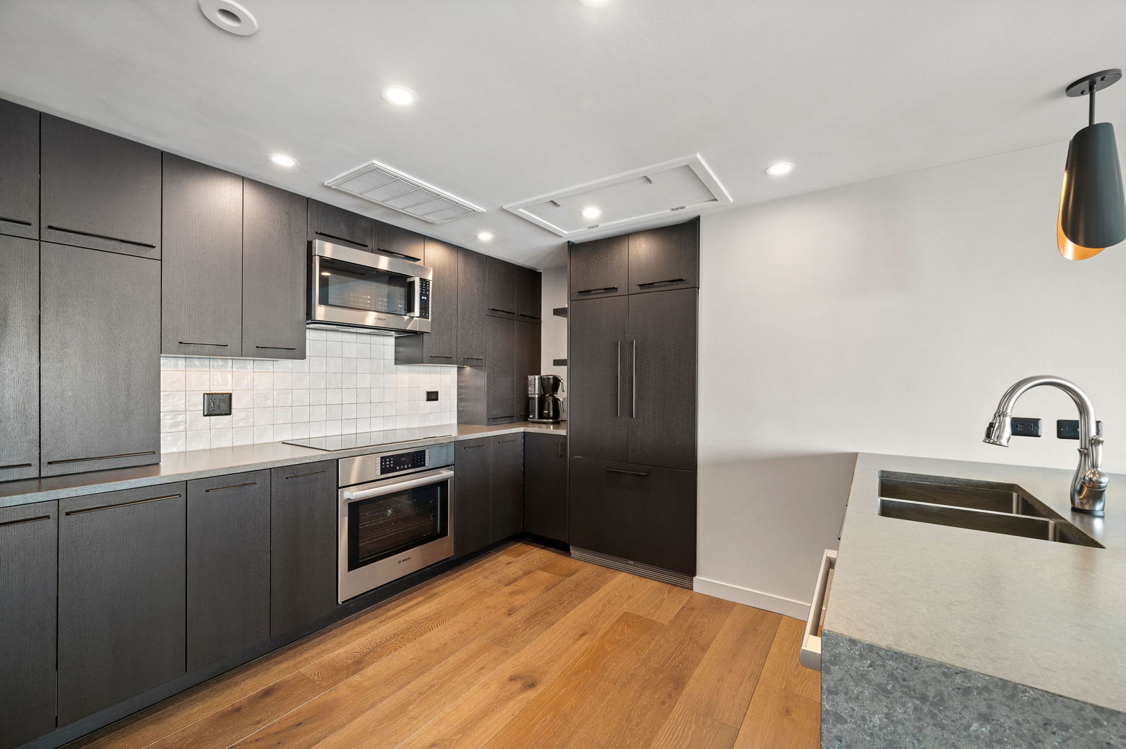 880 N LAKE SHORE Drive Unit: 14CD