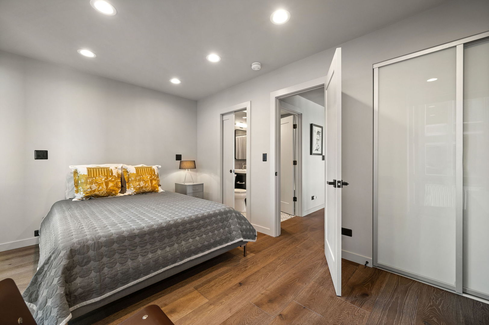 880 N LAKE SHORE Drive Unit: 14CD