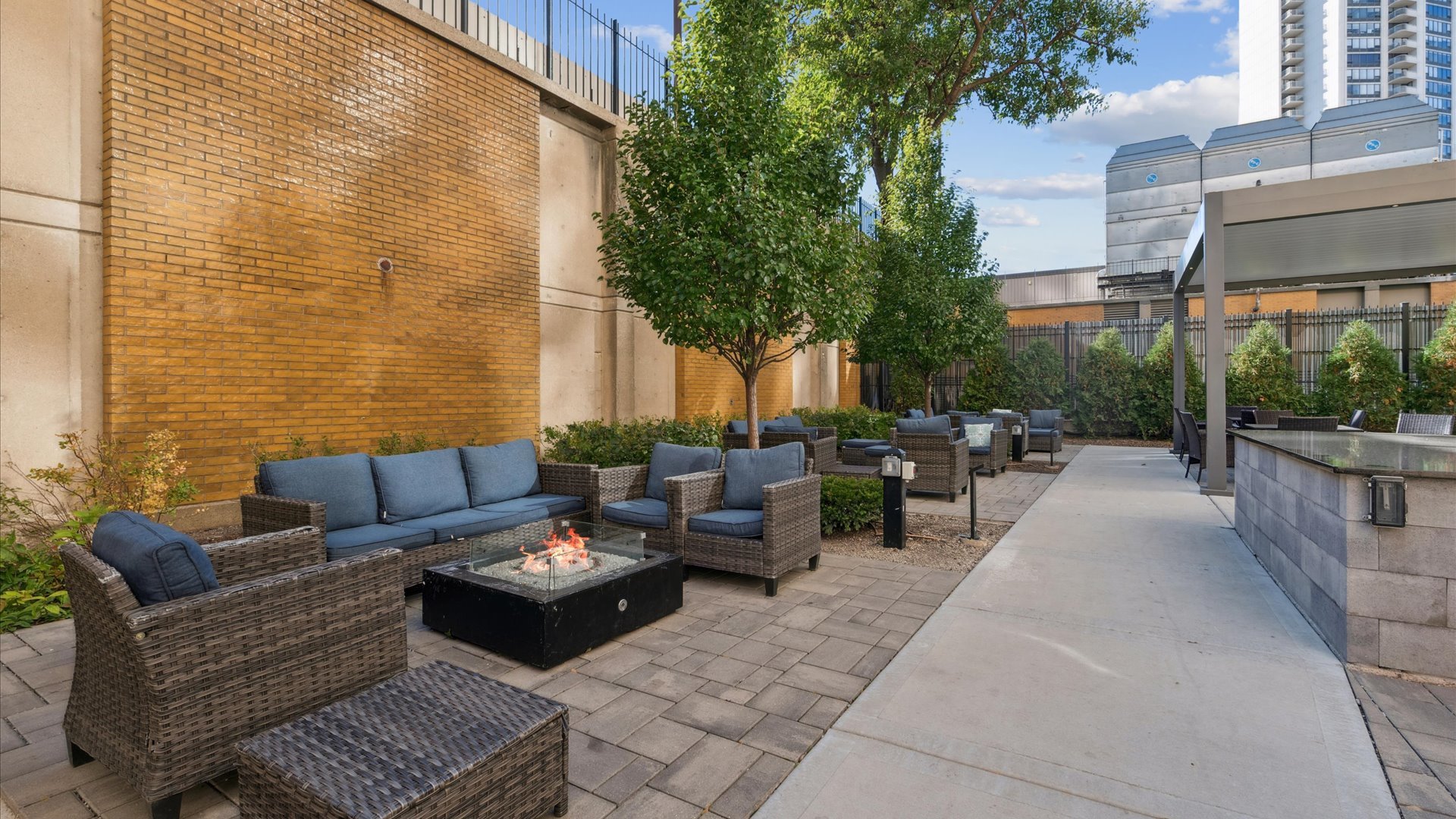 3950 N Lake Shore Drive Unit: 1811