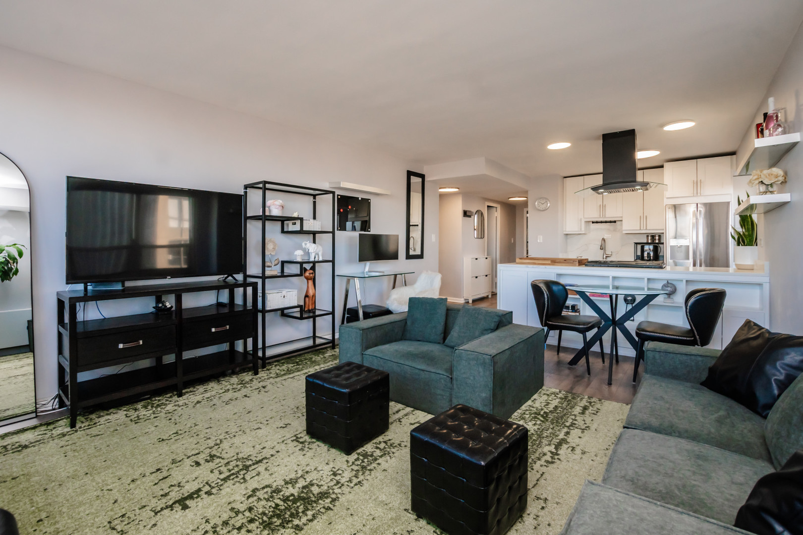3950 N Lake Shore Drive Unit: 1811