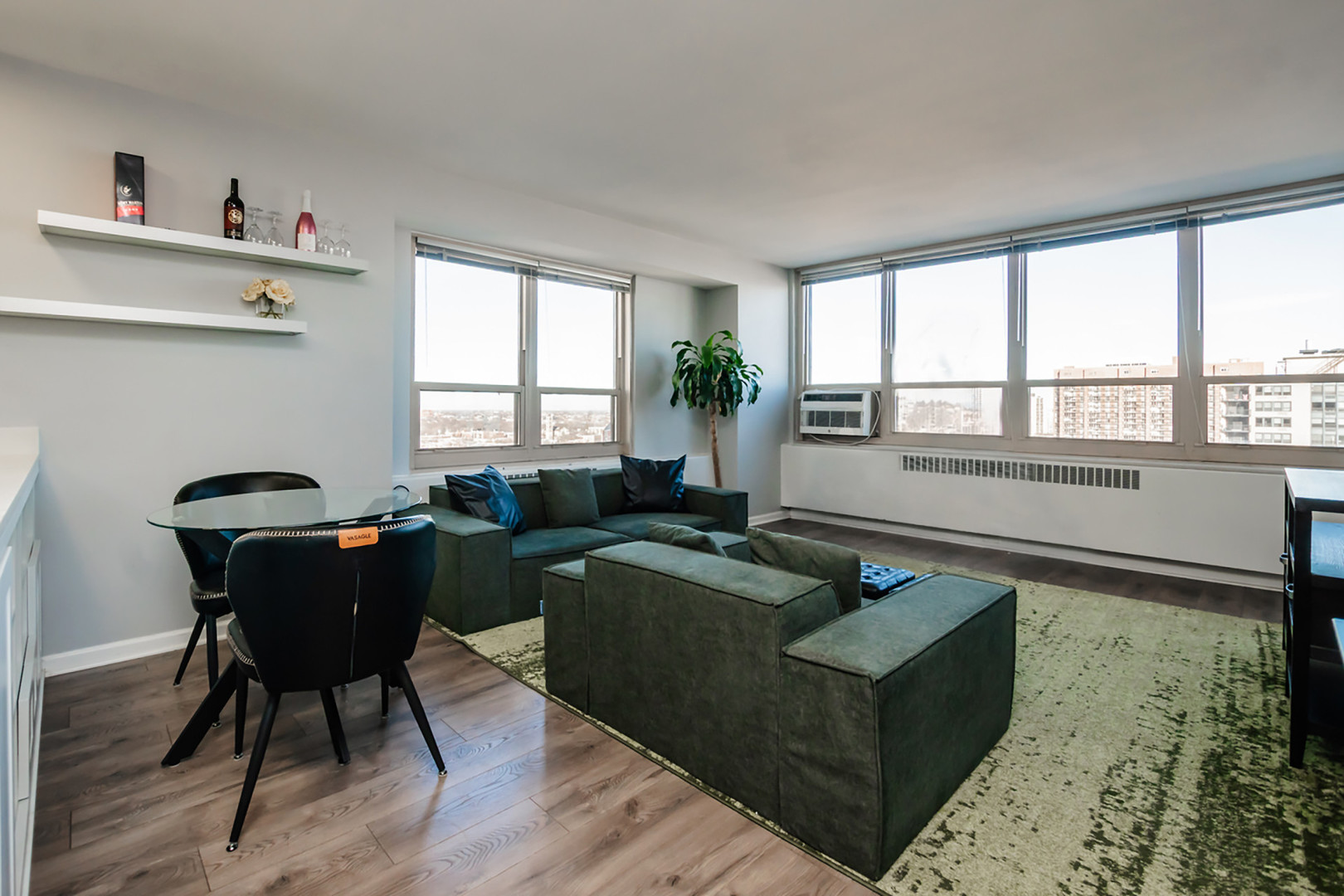3950 N Lake Shore Drive Unit: 1811