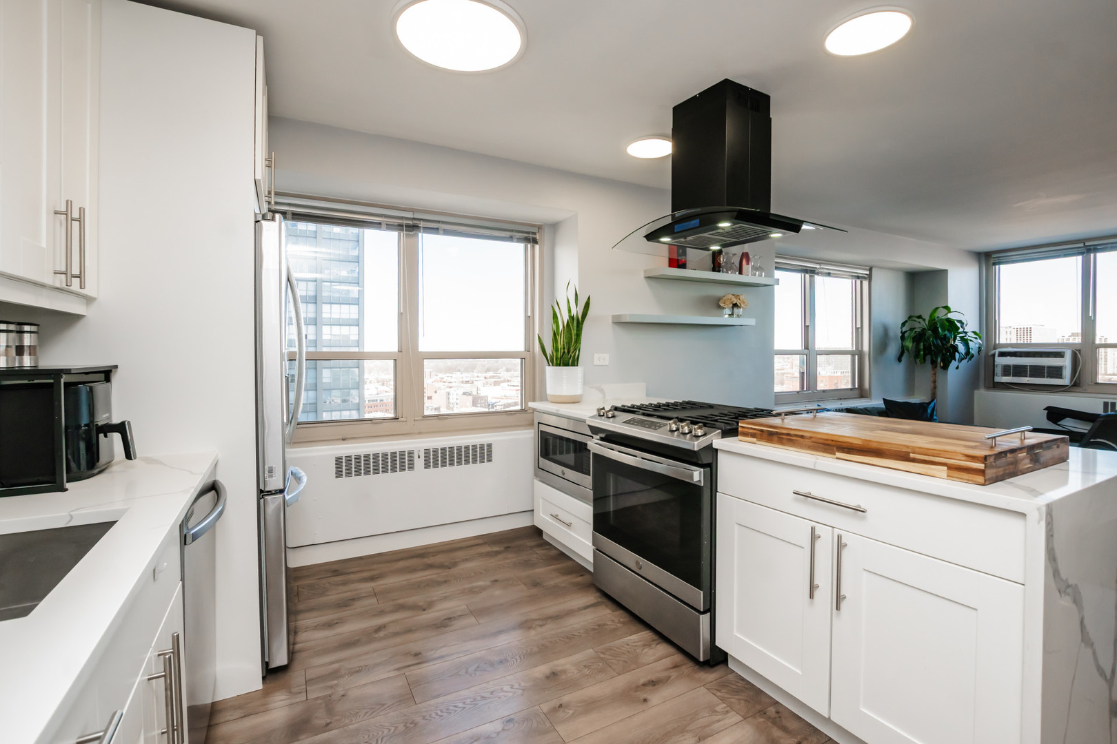 3950 N Lake Shore Drive Unit: 1811