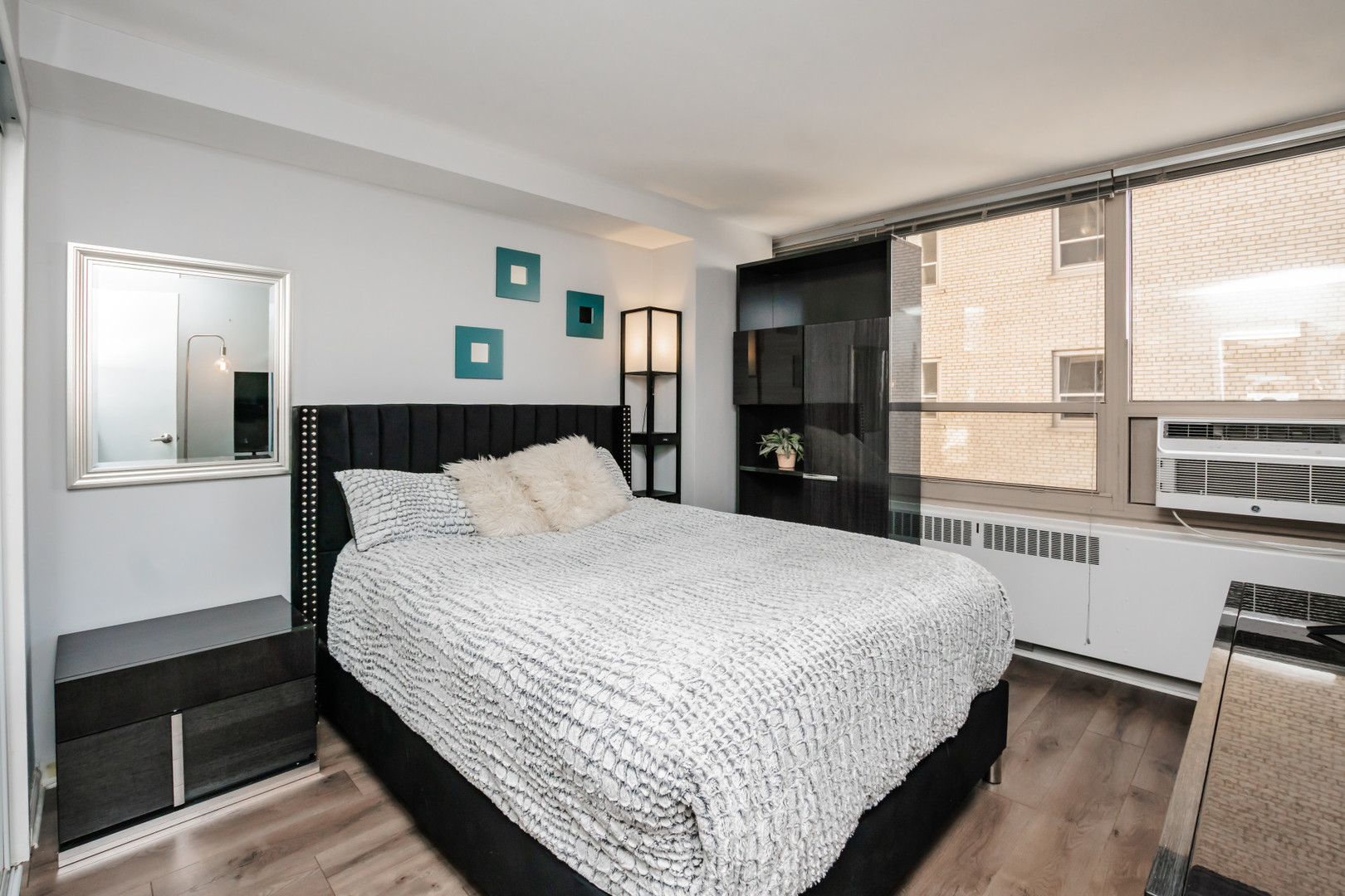 3950 N Lake Shore Drive Unit: 1811