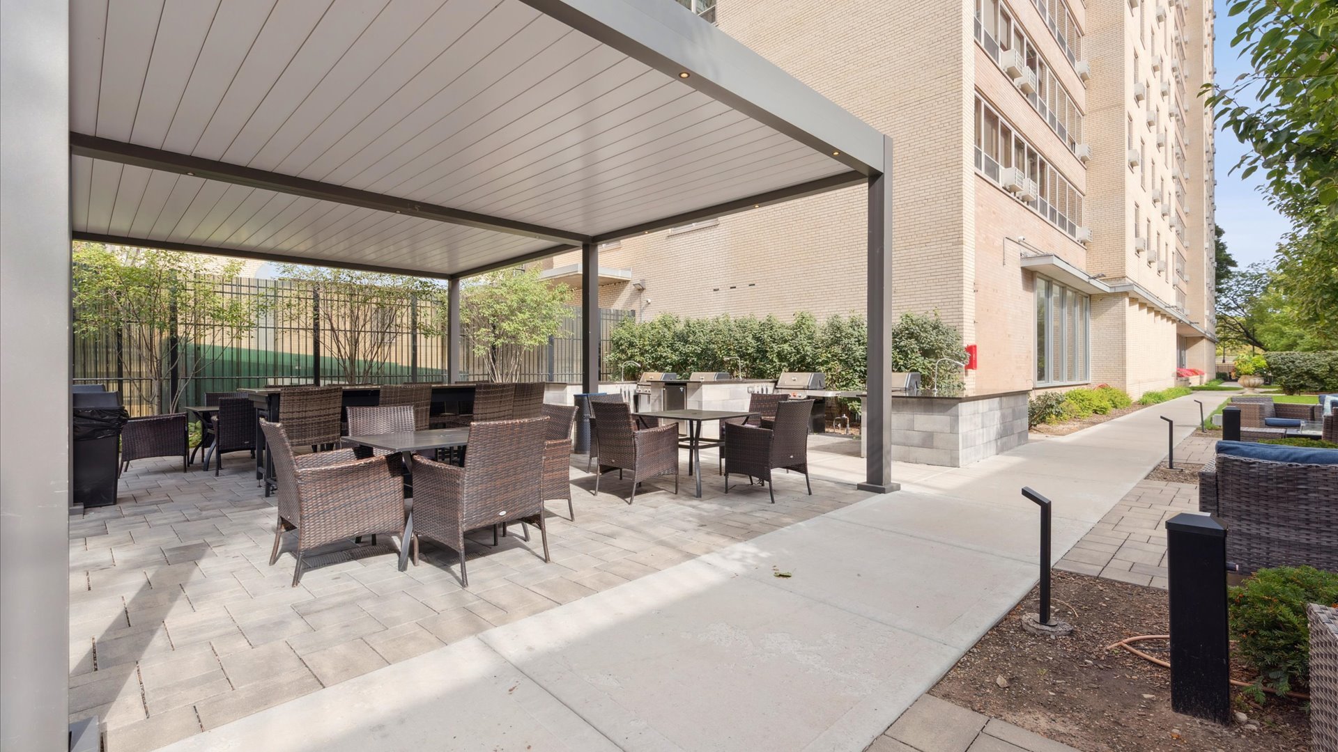 3950 N Lake Shore Drive Unit: 1811