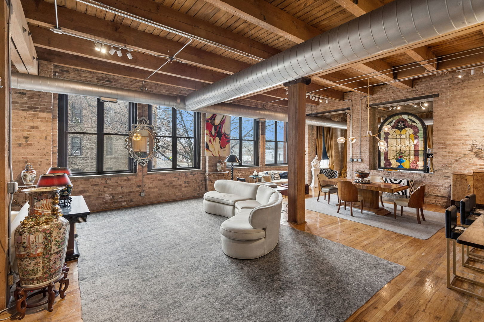 2401 W Ohio Street Unit: 21
