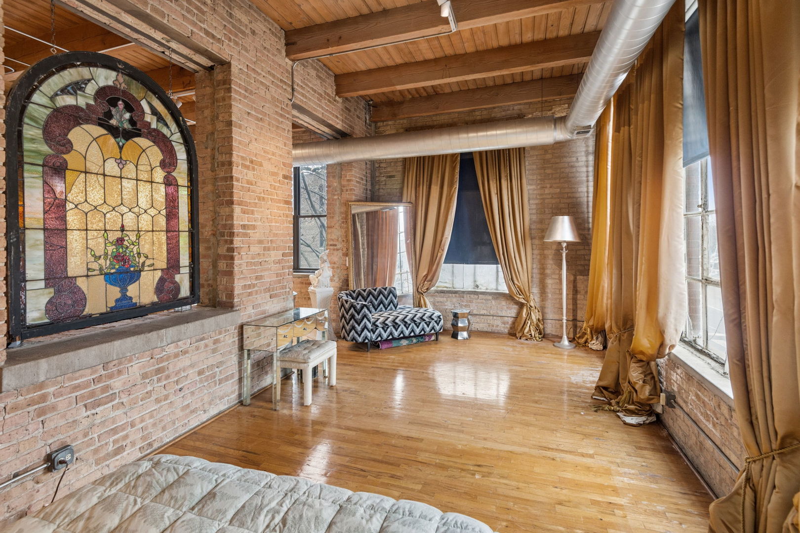 2401 W Ohio Street Unit: 21